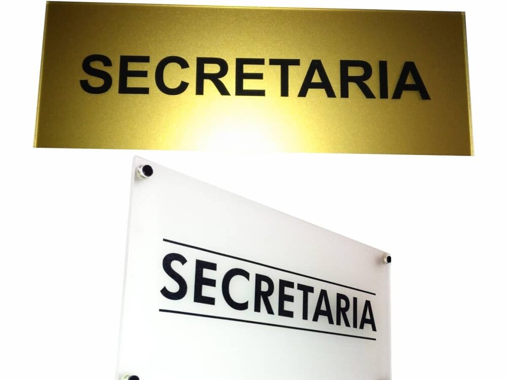 Carteles de señalética grabados para puertas